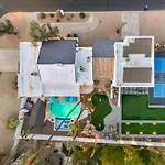 Entertainers Retreat Pickleball Bocce Pool Spa Putt Grn