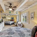 Los Cuatros Condo