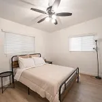 Central Old Town 2 Bedroom Apt, Gameroom & Pool