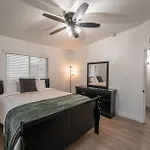 Central Old Town 2 Bedroom Apt, Gameroom & Pool