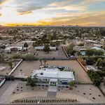 Desert Willow - Pool Spa Pickleball Basketball Court Plus Firepit & Putting Green