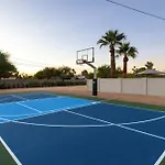 Desert Willow - Pool Spa Pickleball Basketball Court Plus Firepit & Putting Green