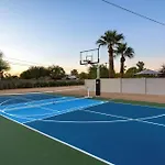 Desert Willow - Pool Spa Pickleball Basketball Court Plus Firepit & Putting Green