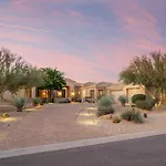 Sierra Luxe Home - Chic Design Dream Backyard With Pool