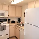 127 Fully Furnished 1Br Suite-Prime Location