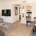 127 Fully Furnished 1Br Suite-Prime Location