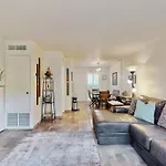 2 Bed 2 Bath Vacation Home In Scottsdale