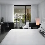 Hotel Theodore