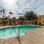 2 Bed 2 Bath Vacation Home In Scottsdale