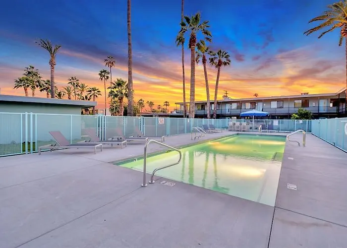 Intimate Well Appointed-Old Town-Pool Vr