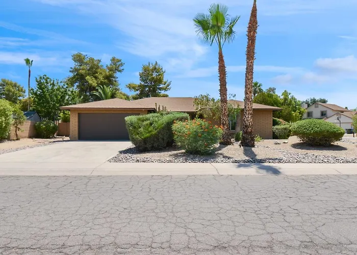 4 Bdr, Two Master Suite, Billiards & Desert Oasis Pool