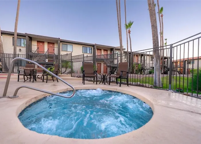 126 Fully Furnished 1Br Suite-Prime Location