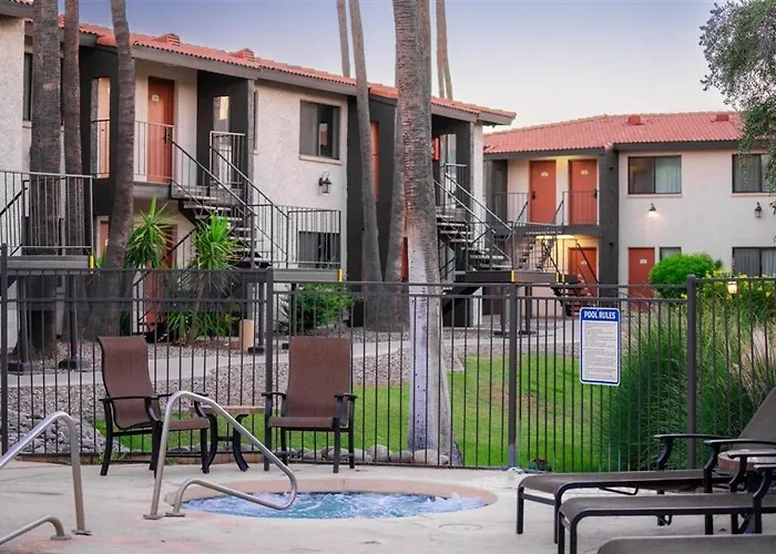 127 Fully Furnished 1Br Suite-Prime Location