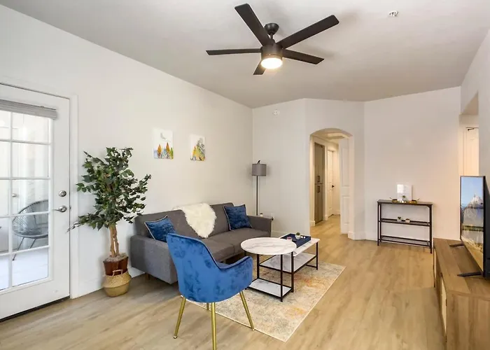 2Br Kierland Commons Golf Oasis By Cozysuites!