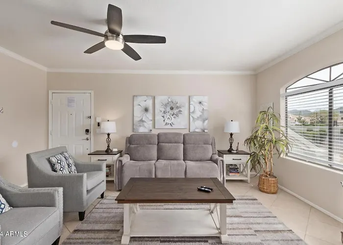 Elegant Scottsdale Condo - Newly Refurbished Ground Floor Unit