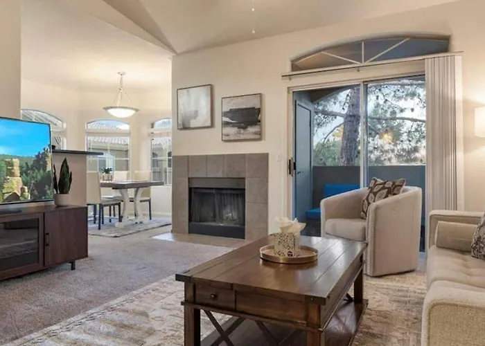 Beautiful 3 Bdrm Scottsdale Condo Wgarage