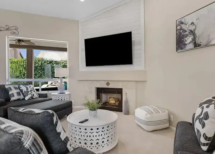 Amazing Home In Great Location Wbackyard Oasis
