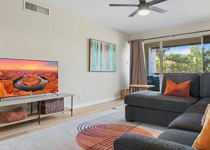 Modern And Sophisticated Old Town Scottsdale Gem