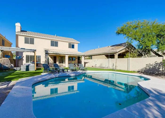 Spacious Scottsdale Home With Private Heated Pool