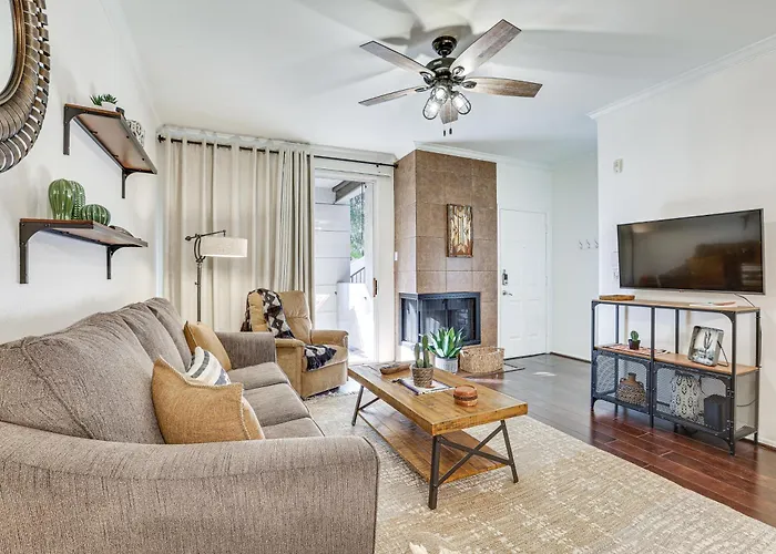 Scottsdale Condo With Fireplace And Community Pools!