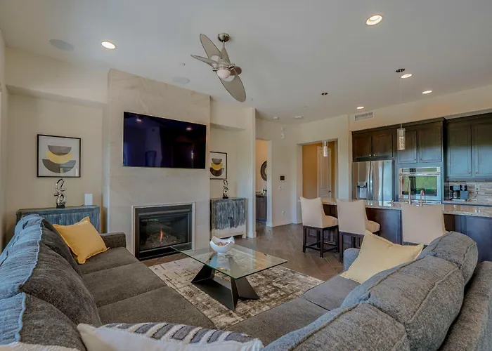 Modern Scottsdale Condo With Patios And Mountain Views
