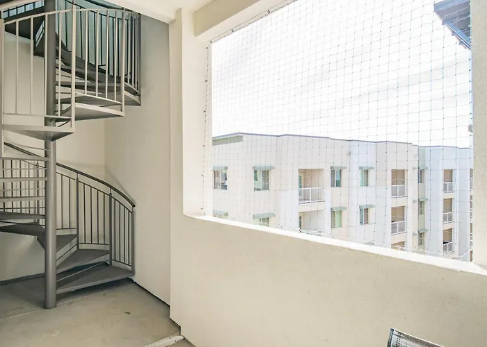 Private Rooftop Terrance-Walk Score 81-Shopping District-King Bed-Parking 4021