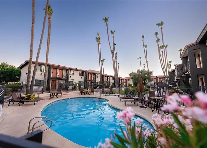 123 Fully Furnished 1Br Suite-Prime Location