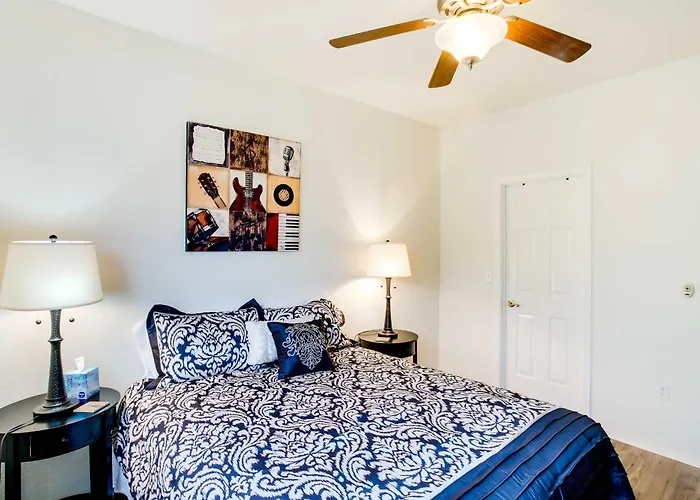 Tranquil Scottsdale Condo With Community Pool!