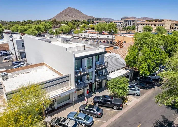 The Lux At Craftsman - Old Town Penthouse 1