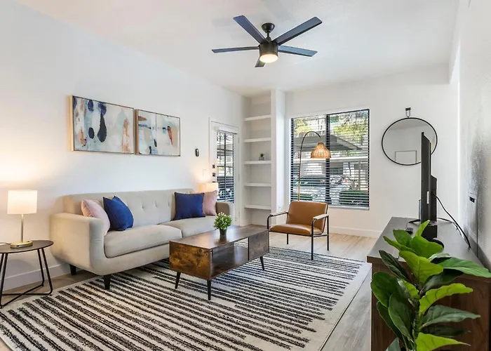 2Br Cozysuites At Kierland Commons With Pool #02
