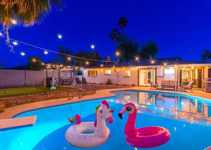 Sunshine Oasis! Heated Pool, Mini Golf, Sleeps 12