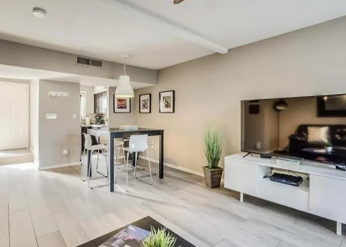 Old Town Scottsdale 2 Bedroom Gem!