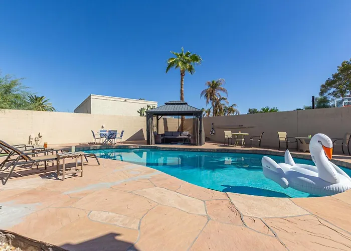 Palace Palms & Play -Sports Court-Pool-Mini Golf