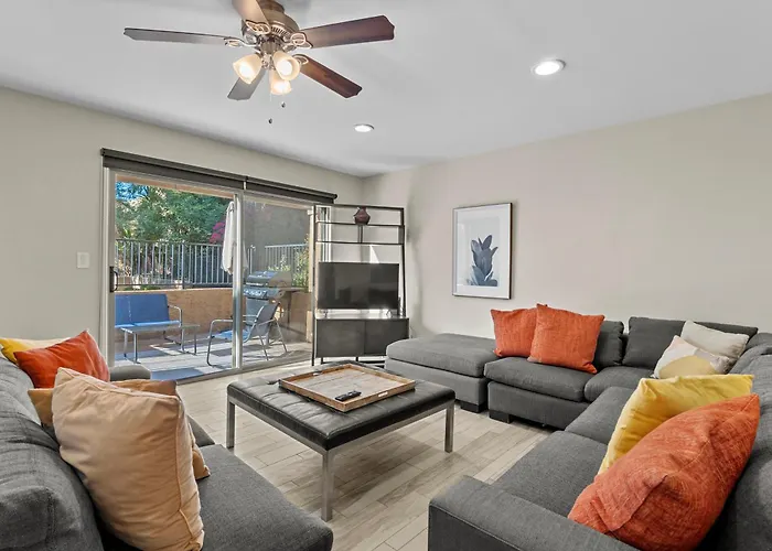 Scottsdale Townhome With Pool, Walk To Old Town