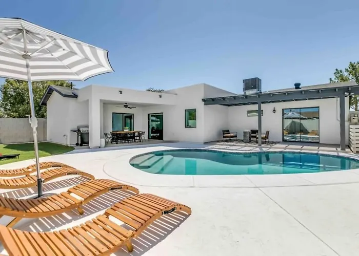 Luxurious Old Town Remodel Home W Heated Pool