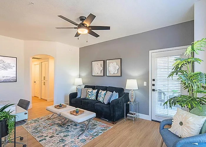 Walkout Patio-Views -Walk To Upscale Shops &Dining - 170