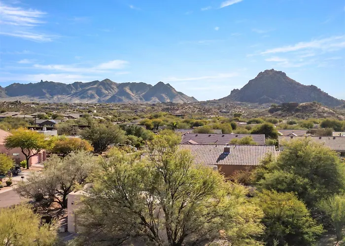 The Debonair Derby By Paseohomesaz With Heated Pool
