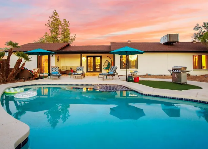 Spacious Scottsdale Villa With Pool, Golf, Game Room, And Two Master Suites