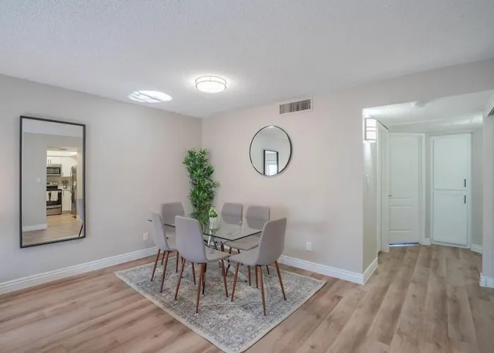 Unique 2Bd - Parking, Gym, Pool - Sleeps 8 - 5Min Casino