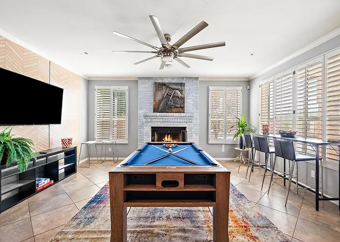 Elegant Scottsdale Desert Retreat With Private Pool, Hot Tub, Game Room, And Family-Friendly Amenities