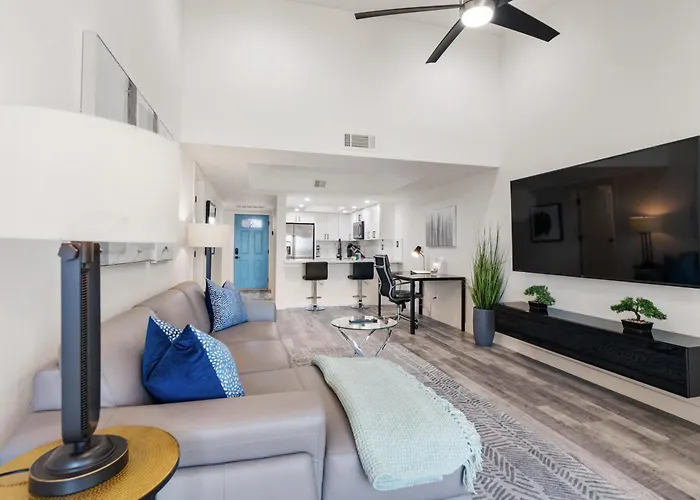 Luxuriant And Spacious 2Br Condo With Heated Pool