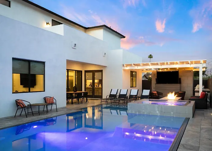 Desert Sky Luxury Pool & Spa Walk To Old Town!