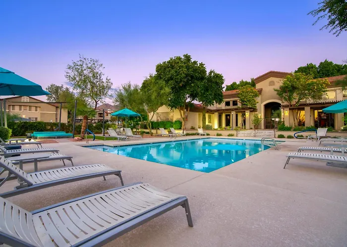 Modern 3-Br Condo Near West Gate