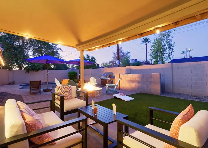Old Town Saguaro - Private Pool, Fire Pit & Games
