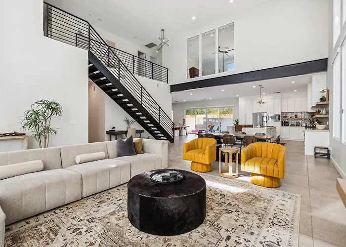 Modern Dreamland In Old Town