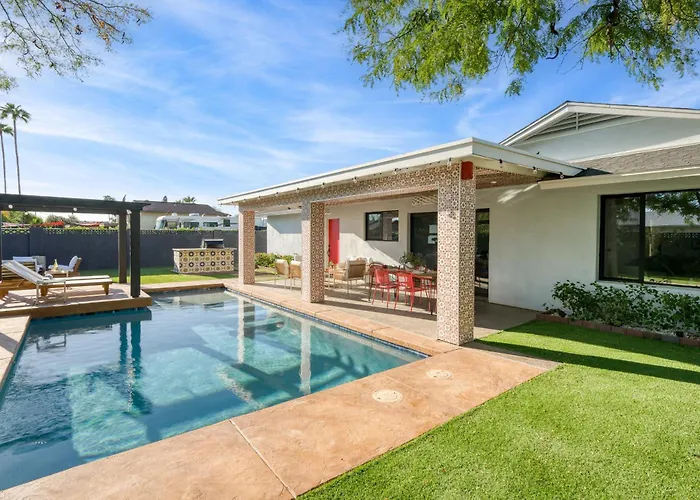 Element By Avantstay Pool Firepit Game Room
