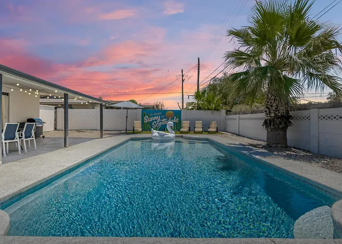 Endless Elegance-Mins 2 Old Town-Large Groups