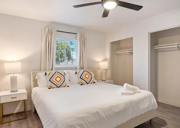 Trendy 2B2B Suite With Free Parking