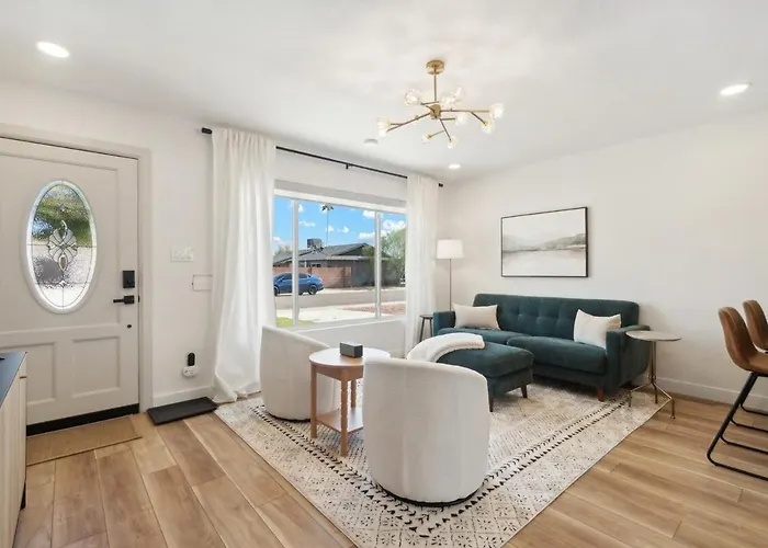 Renovated Home With Pool 3 Miles From Old Town