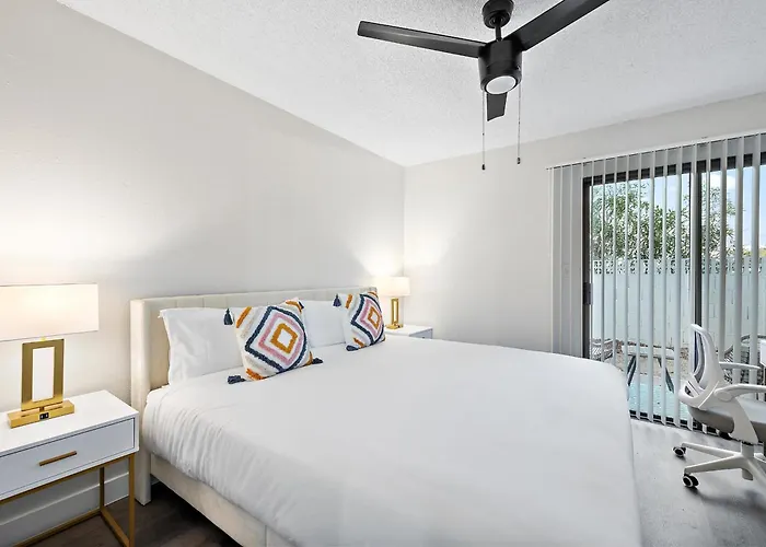 Modern 1-Bedroom Escape With Free Parking
